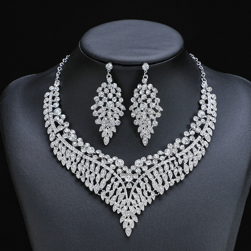 Alloy clavicle chain, palace style, retro and exaggerated style, crystal gemstone, short necklace, earring set, dinner party