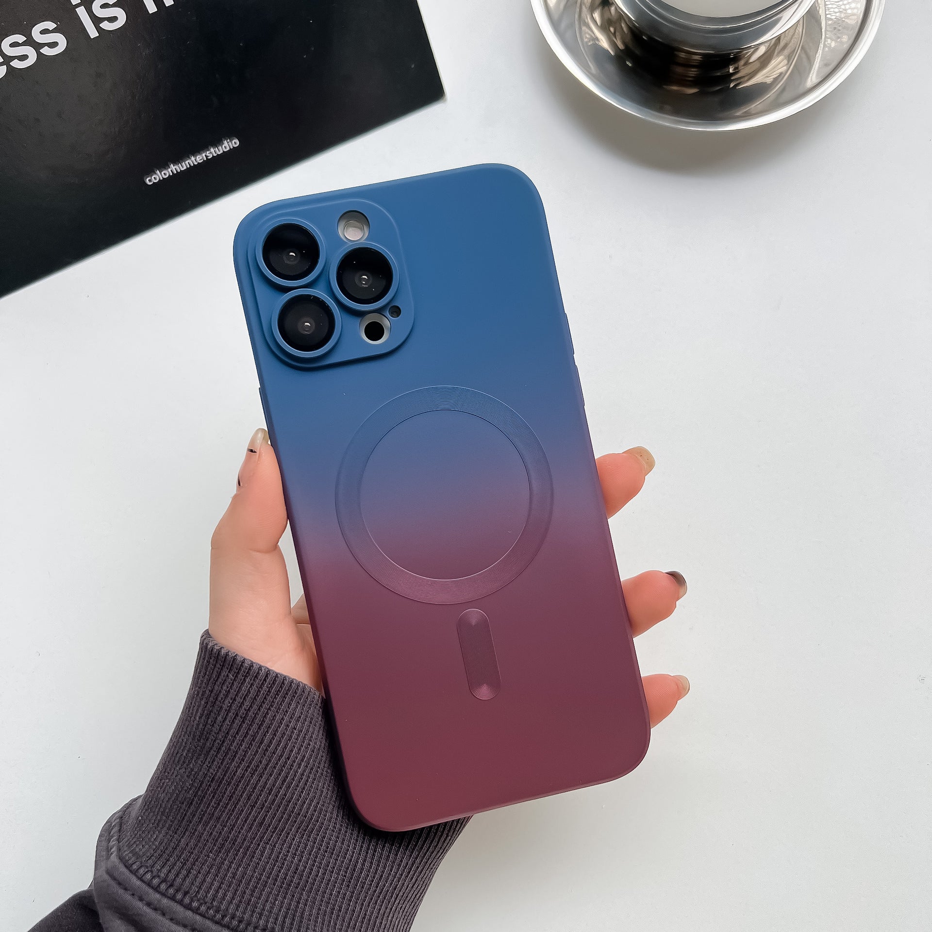 Two tone gradient liquid magnetic suction suitable for Apple 17 Promax phone case