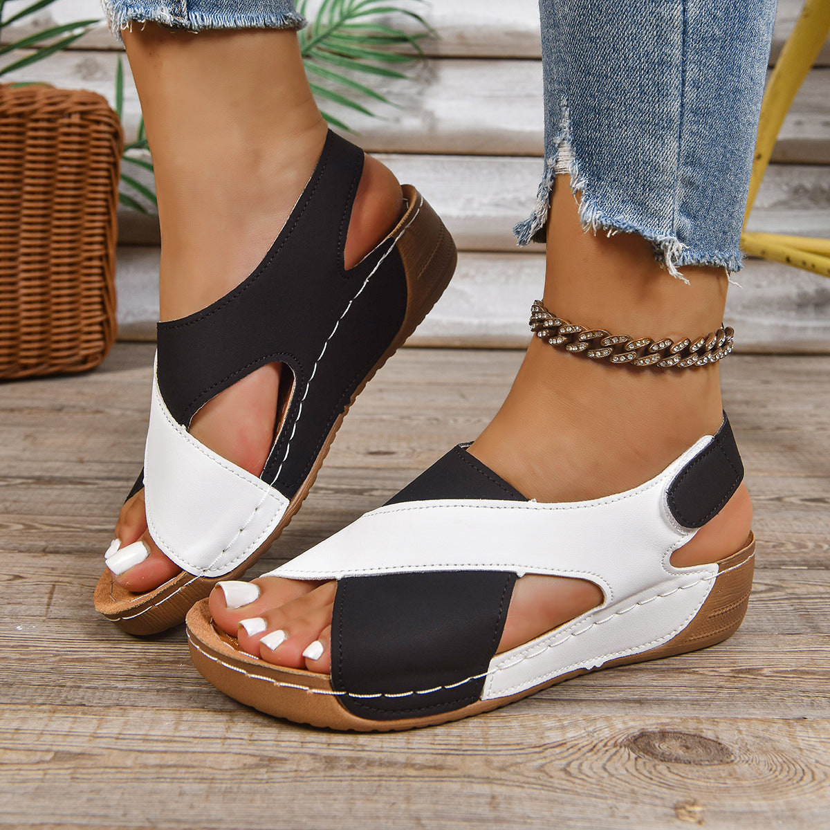 Hollow cross strap sandals