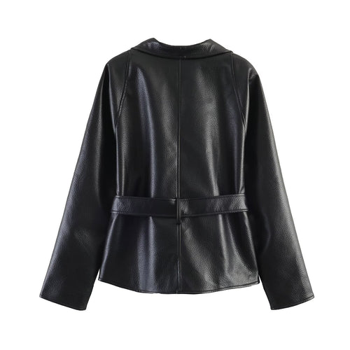 Commuting style with belt and leather jacket