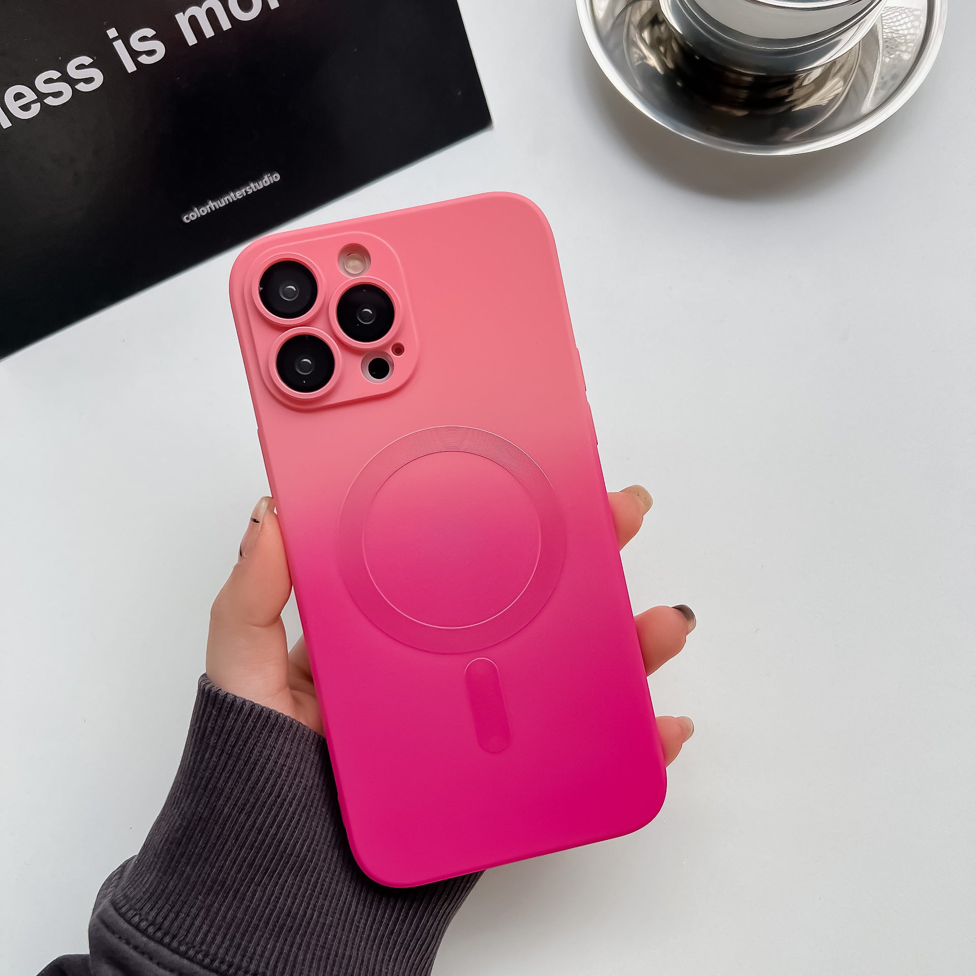 Two tone gradient liquid magnetic suction suitable for Apple 17 Promax phone case